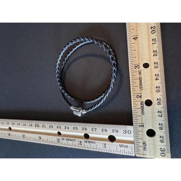 Stylish Black Woven Leather Bracelet - Picture 2 of 3